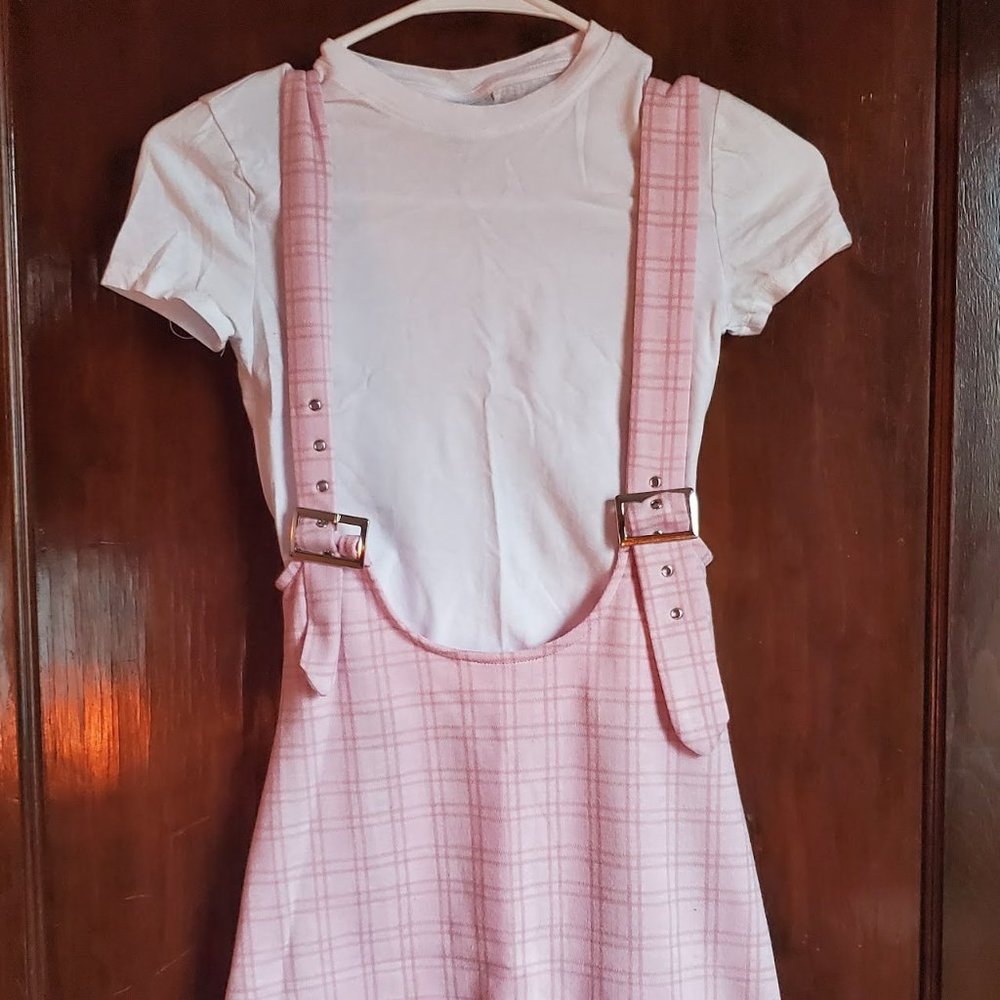 White Cropped Tee + Pink Striped Suspender Skirt Outfit